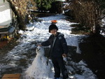 Misha con pupazzo di neve inverno 2005